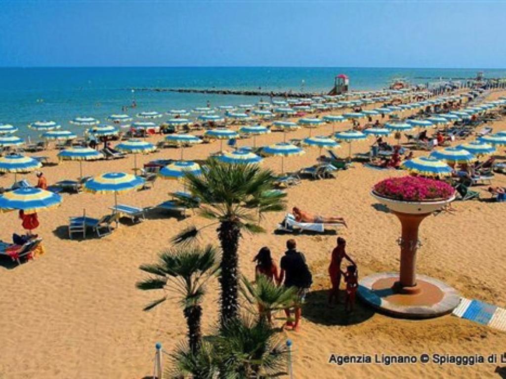 Appartement Lignano Exclusive With Pool à Lignano Sabbiadoro Extérieur photo